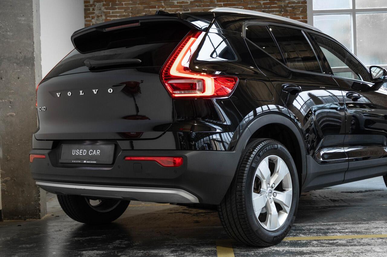 Volvo XC40 T2 Momentum | Blond Lederen Bekleding | Dealeronderhouden | High Performance Audio | Volvo on Call | Privacy Glass | Stoelverwarming |