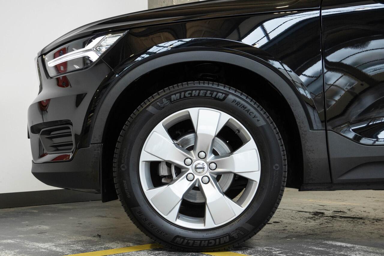 Volvo XC40 T2 Momentum | Blond Lederen Bekleding | Dealeronderhouden | High Performance Audio | Volvo on Call | Privacy Glass | Stoelverwarming |