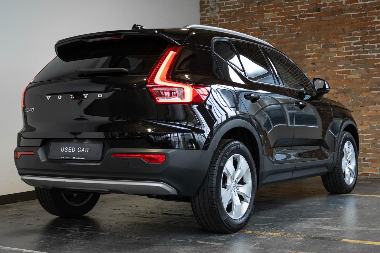 Volvo XC40 T2 Momentum | Blond Lederen Bekleding | Dealeronderhouden | High Performance Audio | Volvo on Call | Privacy Glass | Stoelverwarming |