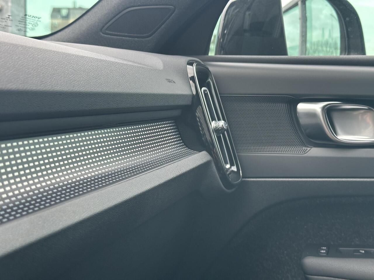 Volvo XC40 2.0 B4 R-Design / Stuur + stoelverwarming / Camera achter / BLIS / Pilot assist + ACC / Keyless /