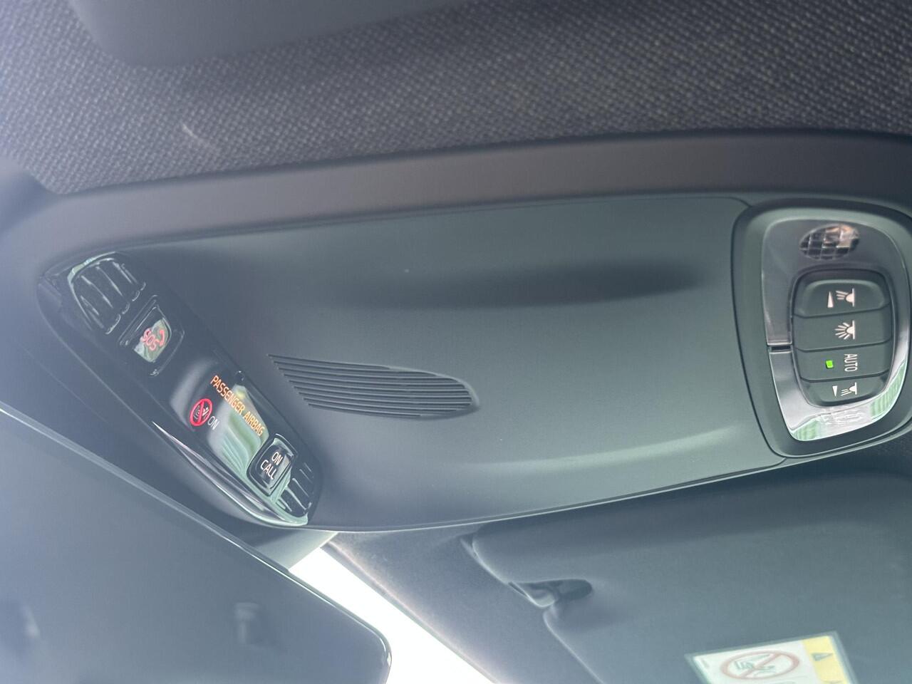 Volvo XC40 2.0 B4 R-Design / Stuur + stoelverwarming / Camera achter / BLIS / Pilot assist + ACC / Keyless /