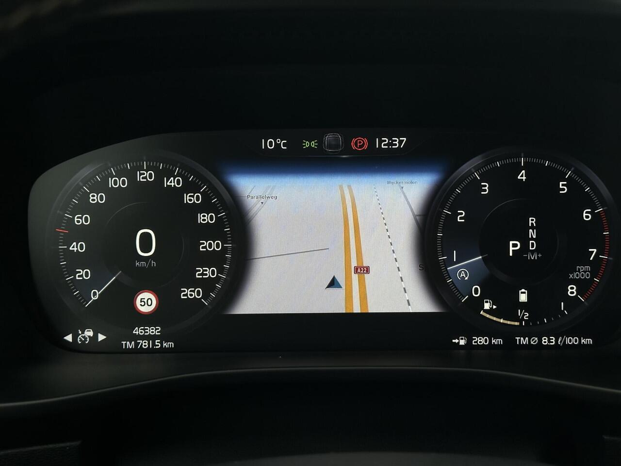 Volvo XC40 2.0 B4 R-Design / Stuur + stoelverwarming / Camera achter / BLIS / Pilot assist + ACC / Keyless /