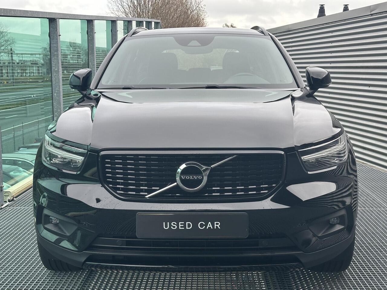 Volvo XC40 2.0 B4 R-Design / Stuur + stoelverwarming / Camera achter / BLIS / Pilot assist + ACC / Keyless /