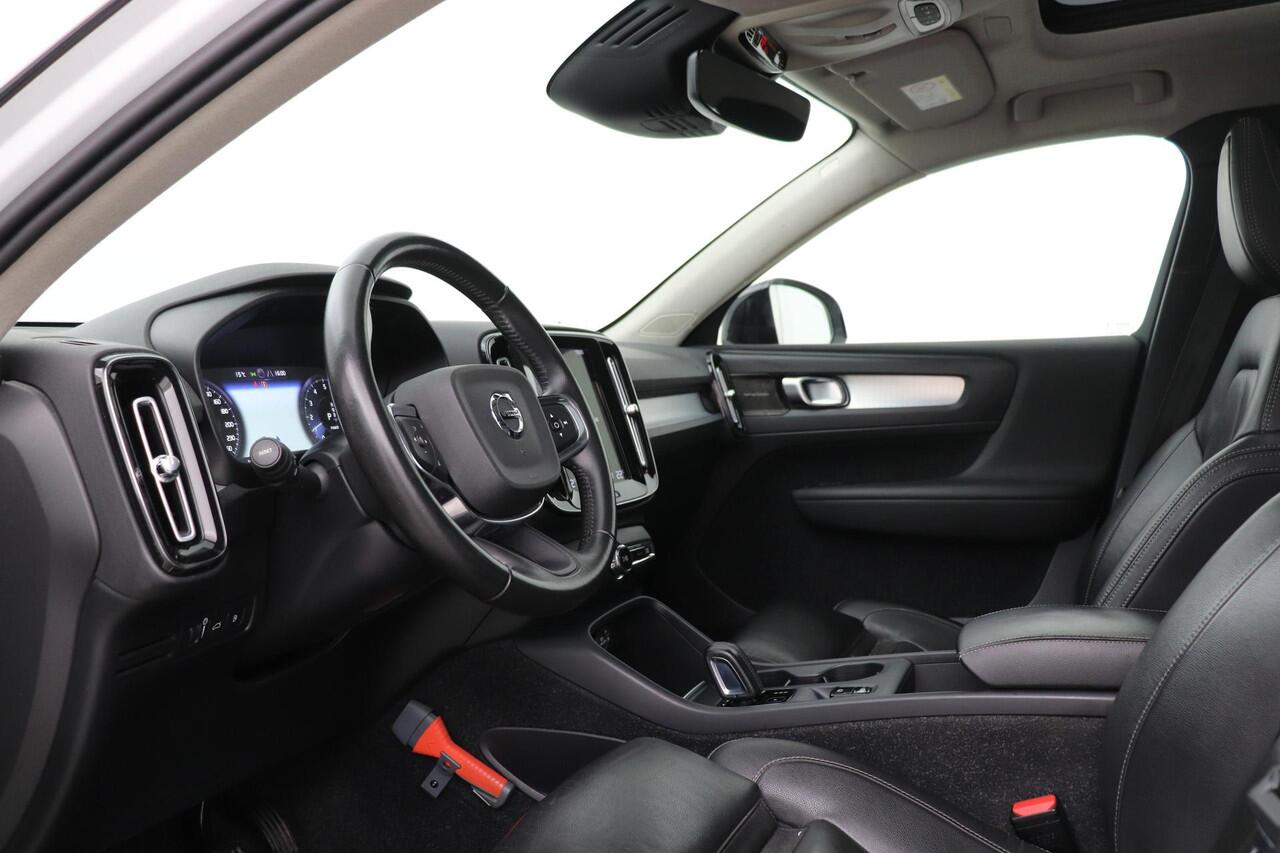 Volvo XC40 T4 Recharge R-Design Expr. | ACC | Panoramadak | BLIS | Stoel+Stuurverwarming | Trekhaak | harman/kardon