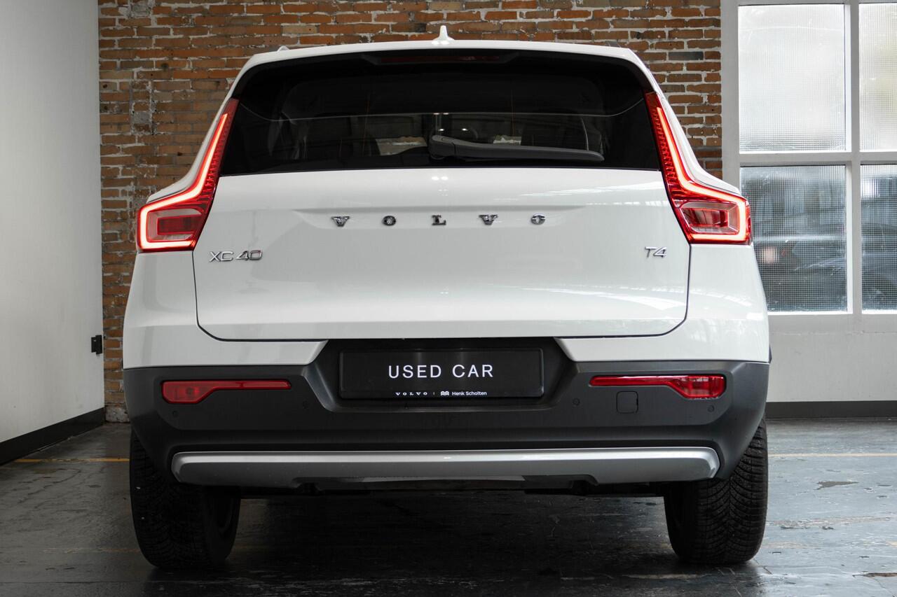 Volvo XC40 T4 Momentum Pro | 1ste Eigenaar | Dealeronderhouden | Semi Electrische Wegklapbare Trekhaak | 18'' Lichtmetalen Velgen | Parkeerverwarming | Parkeersensoren