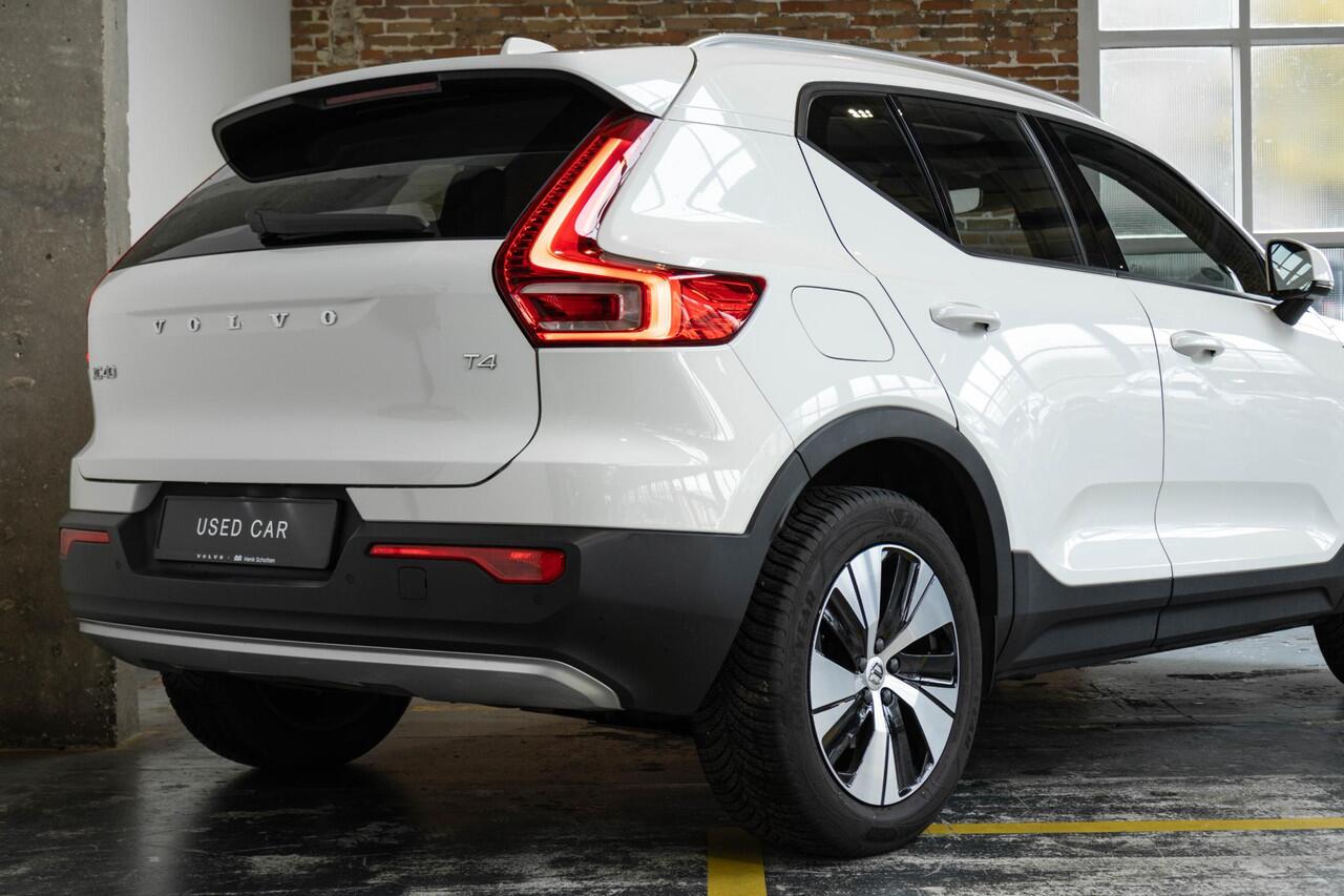 Volvo XC40 T4 Momentum Pro | 1ste Eigenaar | Dealeronderhouden | Semi Electrische Wegklapbare Trekhaak | 18'' Lichtmetalen Velgen | Parkeerverwarming | Parkeersensoren
