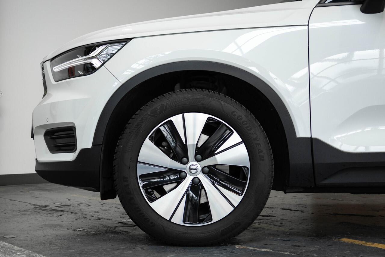 Volvo XC40 T4 Momentum Pro | 1ste Eigenaar | Dealeronderhouden | Semi Electrische Wegklapbare Trekhaak | 18'' Lichtmetalen Velgen | Parkeerverwarming | Parkeersensoren