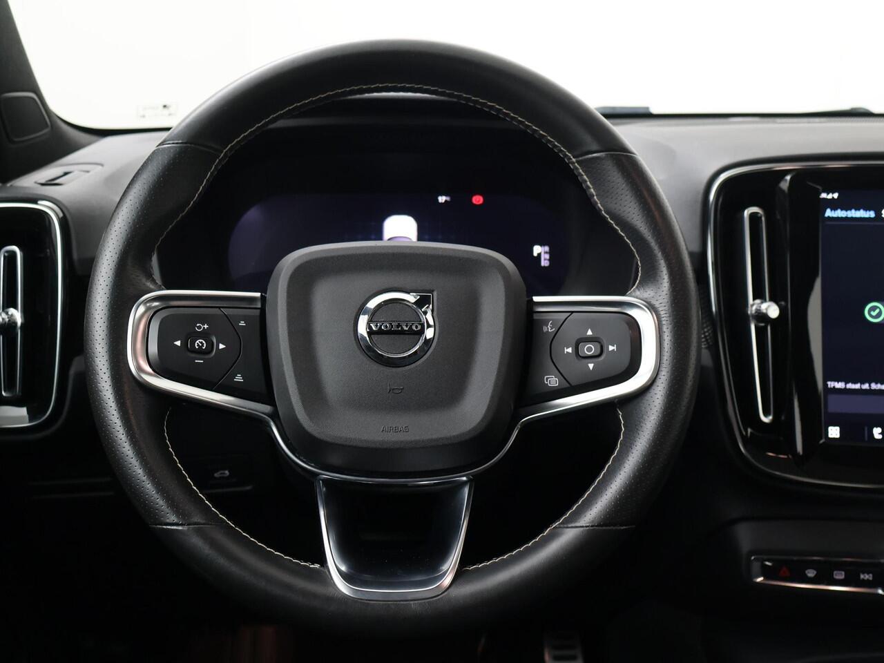 Volvo XC40 Recharge P8 AWD R-Design | 408 PK | SoH 91% | Panoramadak | Navigatiesysteem | LED verlichting | R-Design |