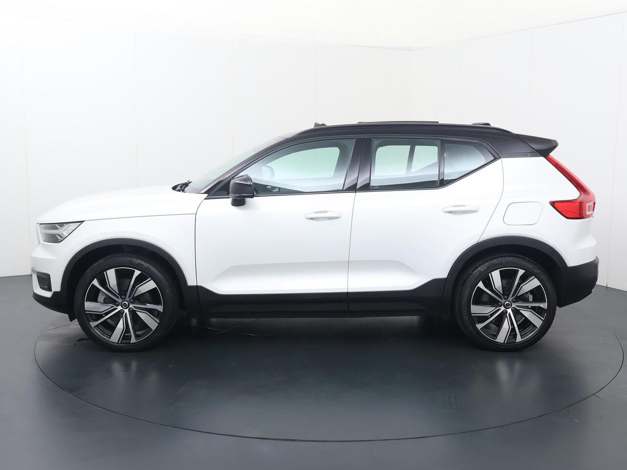 Volvo XC40 Recharge P8 AWD R-Design | 408 PK | SoH 91% | Panoramadak | Navigatiesysteem | LED verlichting | R-Design |