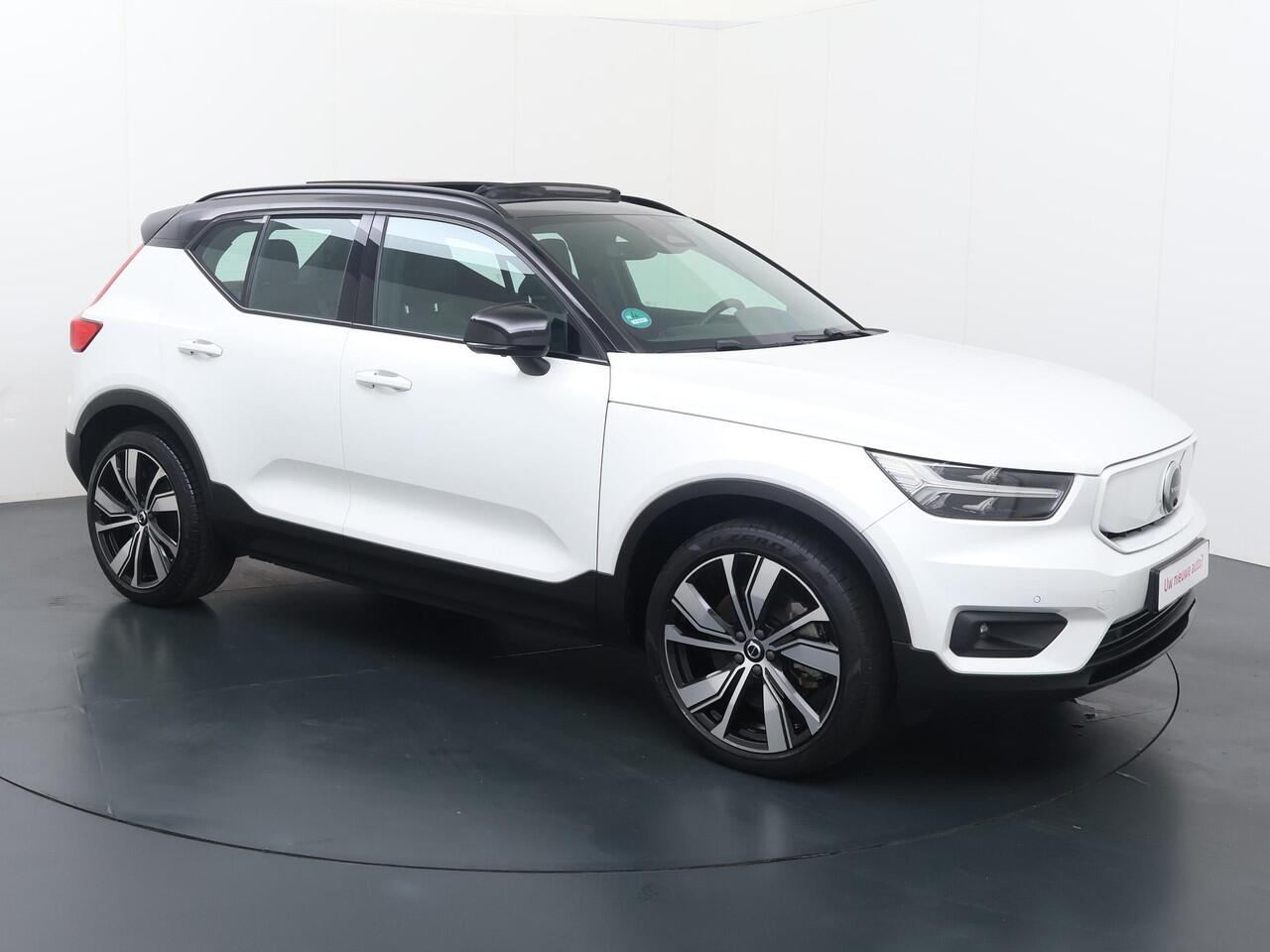 Volvo XC40 Recharge P8 AWD R-Design | 408 PK | SoH 91% | Panoramadak | Navigatiesysteem | LED verlichting | R-Design |