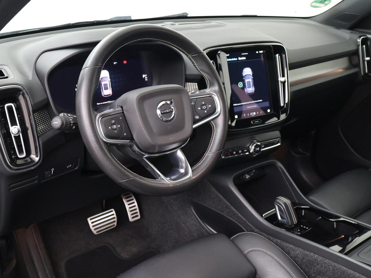 Volvo XC40 Recharge P8 AWD R-Design | 408 PK | SoH 91% | Panoramadak | Navigatiesysteem | LED verlichting | R-Design |