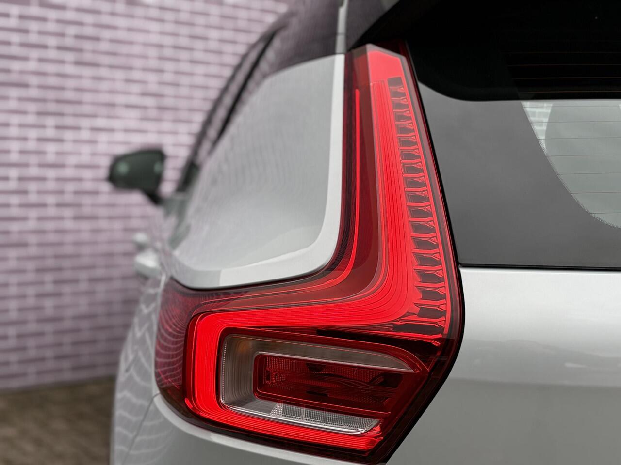 Volvo XC40 Recharge P8 AWD R-Design | Blis | Adaptieve cruise controle | Memory | Camera | Warmte Pomp | Stoel + Stuur verwarming |