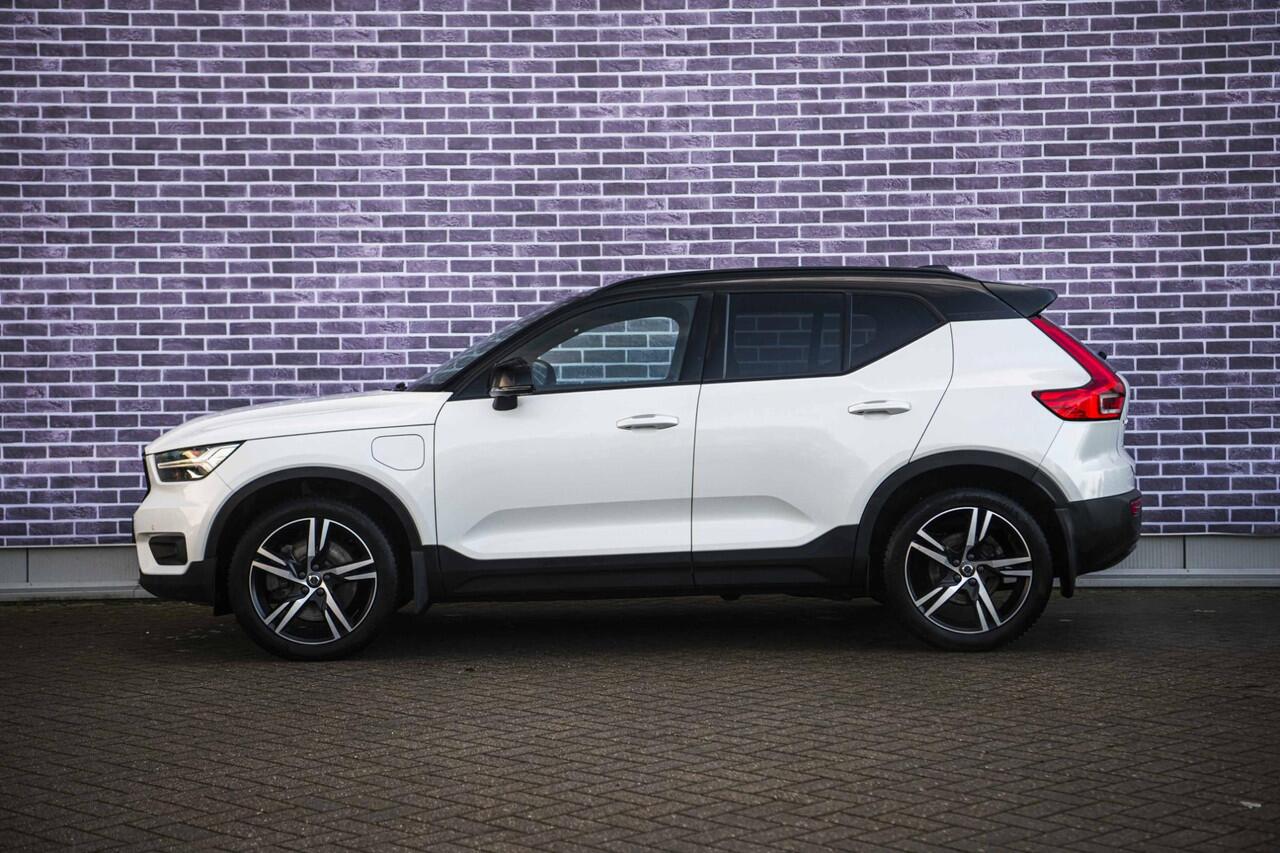 Volvo XC40 1.5 T5 Recharge R-Design | Trekhaak | 360° camera | Harman & Kardon | Elektrisch verstelbare voorstoelen | Panorama dak |