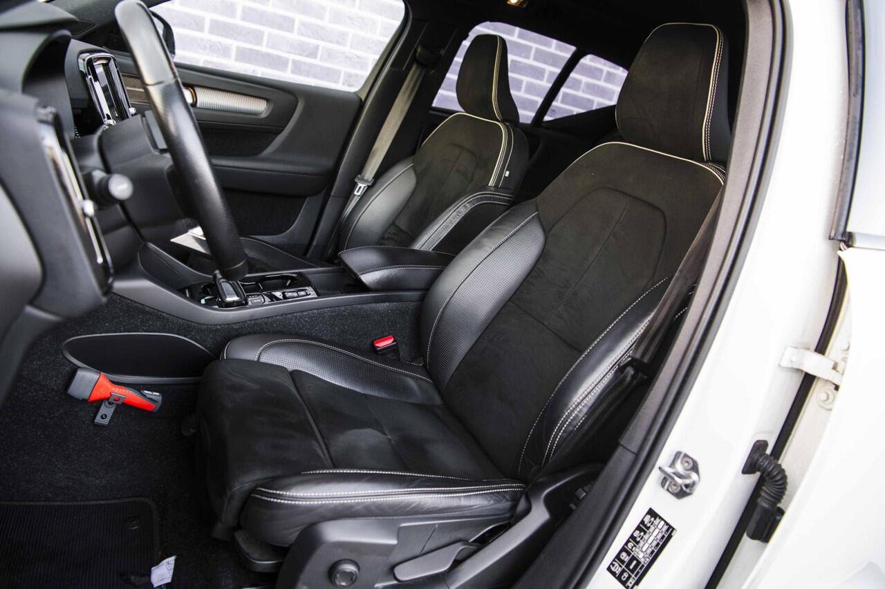 Volvo XC40 1.5 T5 Recharge R-Design | Trekhaak | 360° camera | Harman & Kardon | Elektrisch verstelbare voorstoelen | Panorama dak |