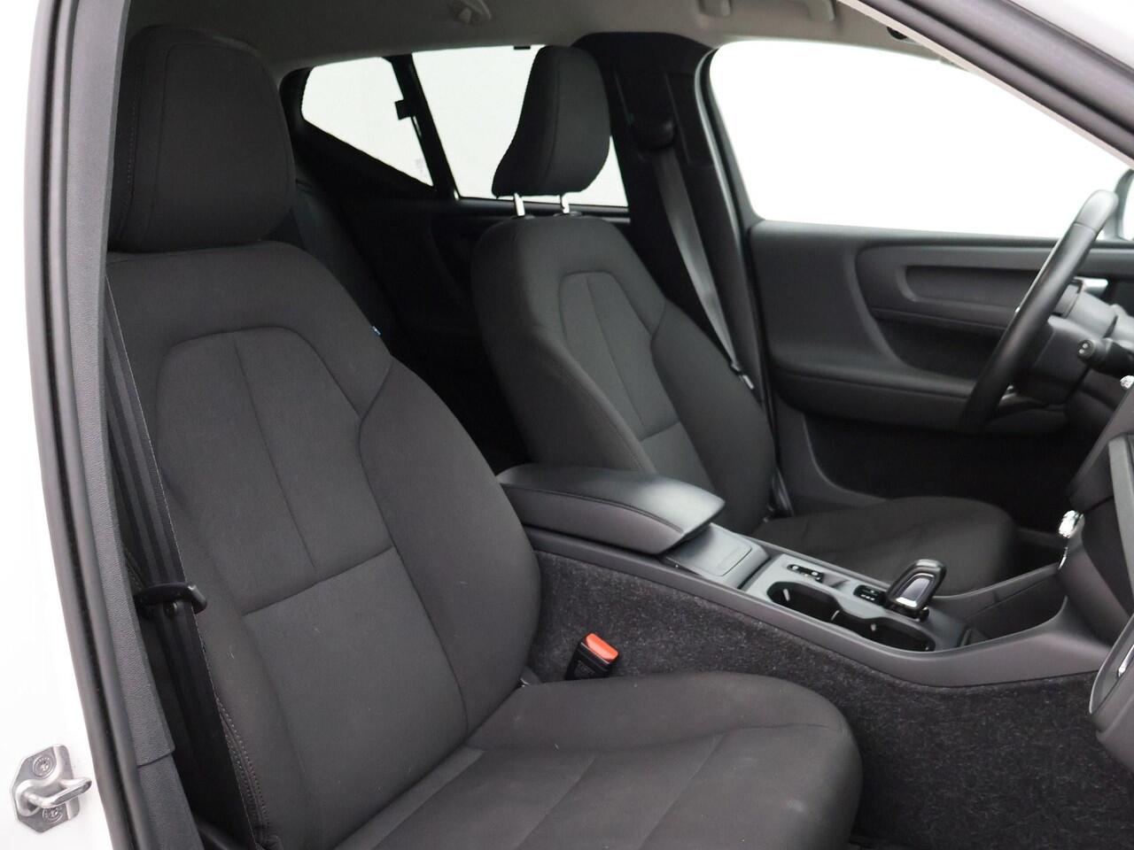 Volvo XC40 1.5 T2 AUTOMAAT + WEGKL. TREKHAAK | APPLE CARPLAY | CAMERA | DIGITALE COCKPIT | LED