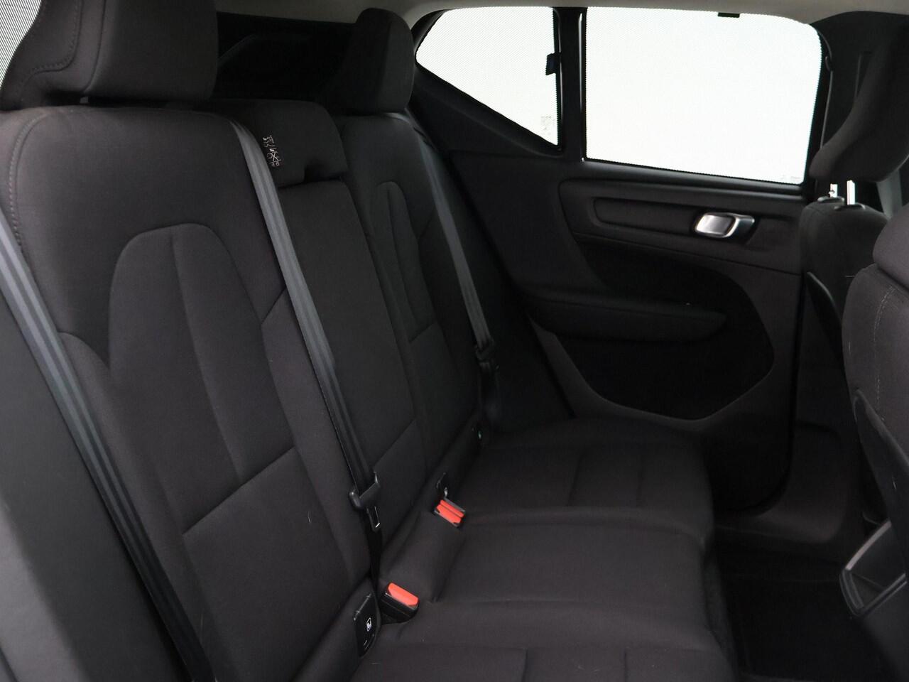 Volvo XC40 1.5 T2 AUTOMAAT + WEGKL. TREKHAAK | APPLE CARPLAY | CAMERA | DIGITALE COCKPIT | LED