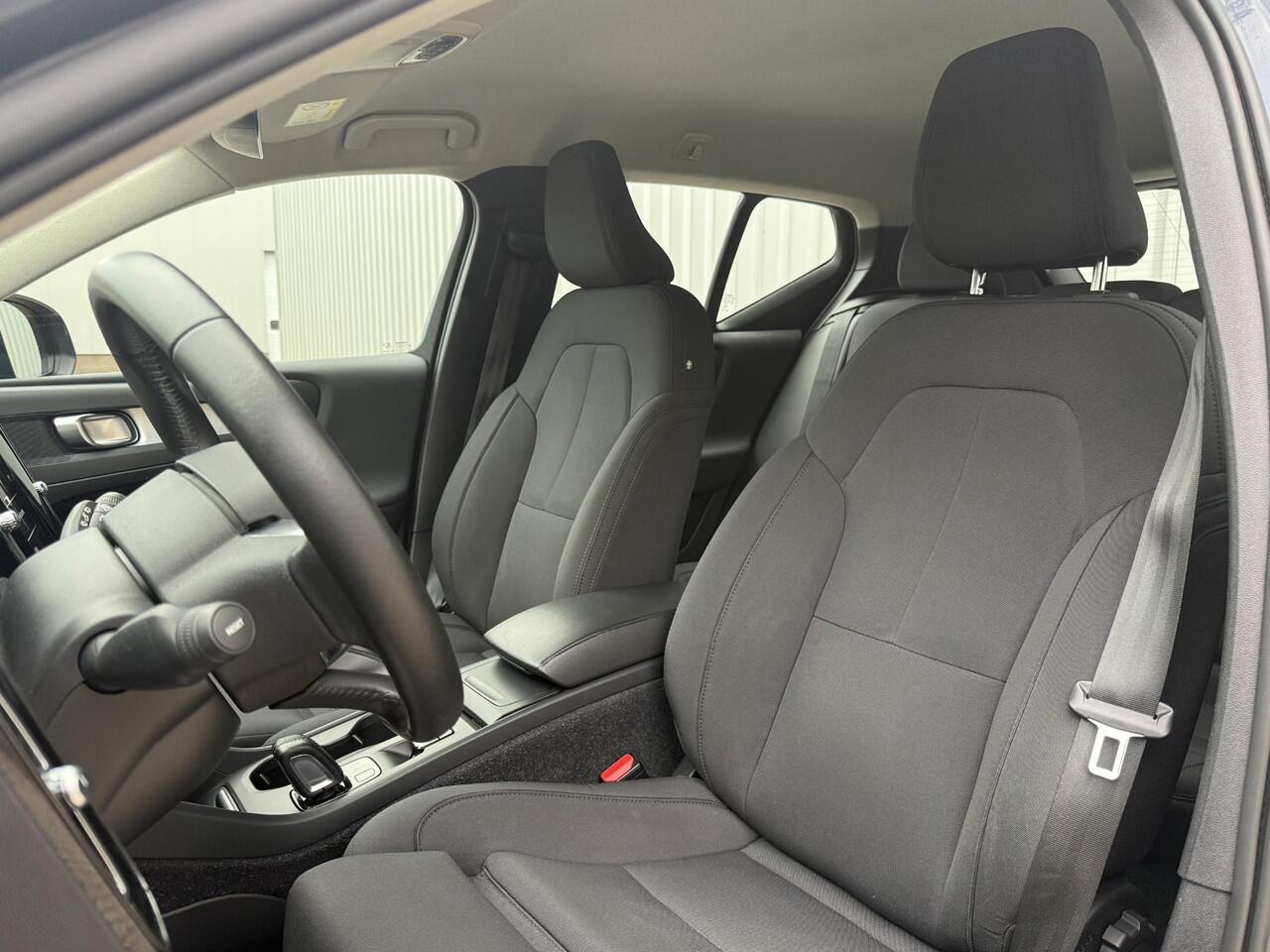 Volvo XC40 T2 Business Pro | ACC | Parkeersensoren voor & achter + Camera | Keyless Entry | DAB Radio