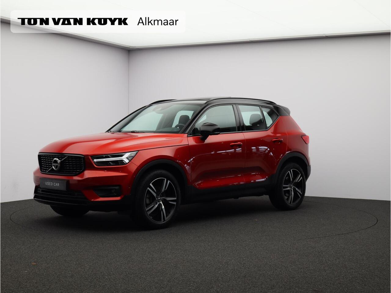 Volvo XC40 2.0 B4 R-Design / Pan. dak / Harman Kardon / Elektr. bed. stoelen / 360 camera / Standkachel / Stoel+stuur+achterbankverwarming / Full LED