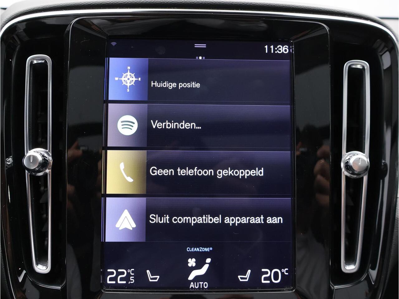 Volvo XC40 T5 Twin Engine Inscription / Pano. dak / Elek. verstelbare stoelen / Camera achter / Adaptive cruise / Leder / Stoelen verwarmd / BLIS / Parkeerhulp / Carplay /