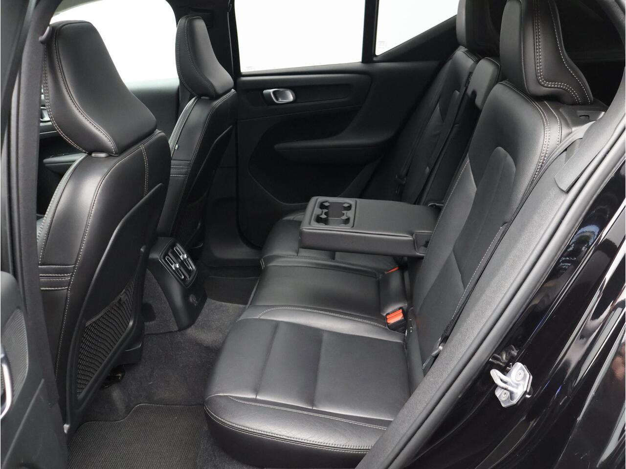 Volvo XC40 T5 Twin Engine Inscription / Pano. dak / Elek. verstelbare stoelen / Camera achter / Adaptive cruise / Leder / Stoelen verwarmd / BLIS / Parkeerhulp / Carplay /