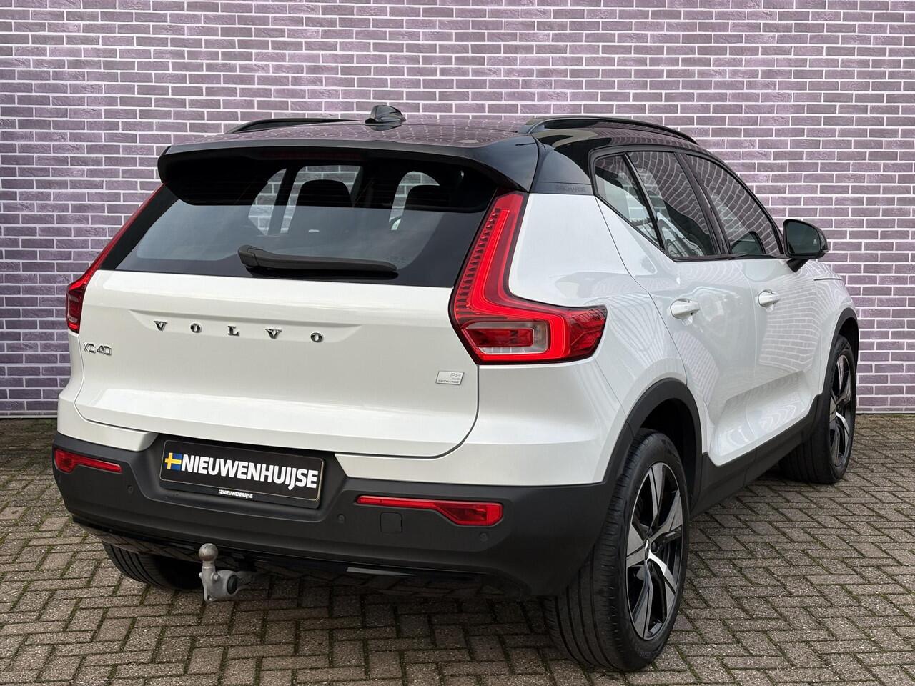 Volvo XC40 Recharge P8 AWD R-Design | Trekhaak | Blis | 360º Camera | Adaptieve cruise controle | Memory | Camera | Warmte Pomp | Stoel + Stuur verwarming |