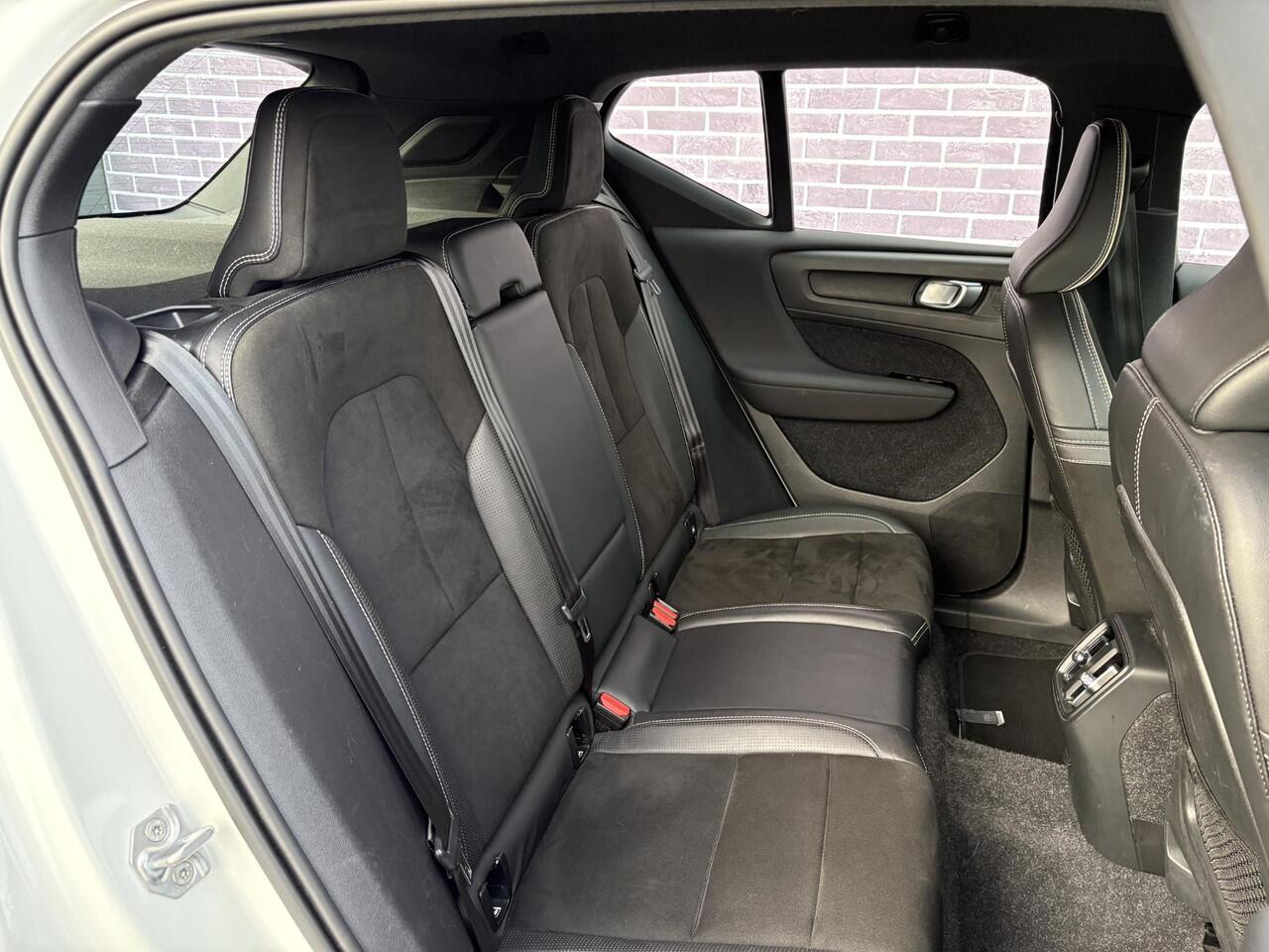 Volvo XC40 Recharge P8 AWD R-Design | Trekhaak | Blis | 360º Camera | Adaptieve cruise controle | Memory | Camera | Warmte Pomp | Stoel + Stuur verwarming |