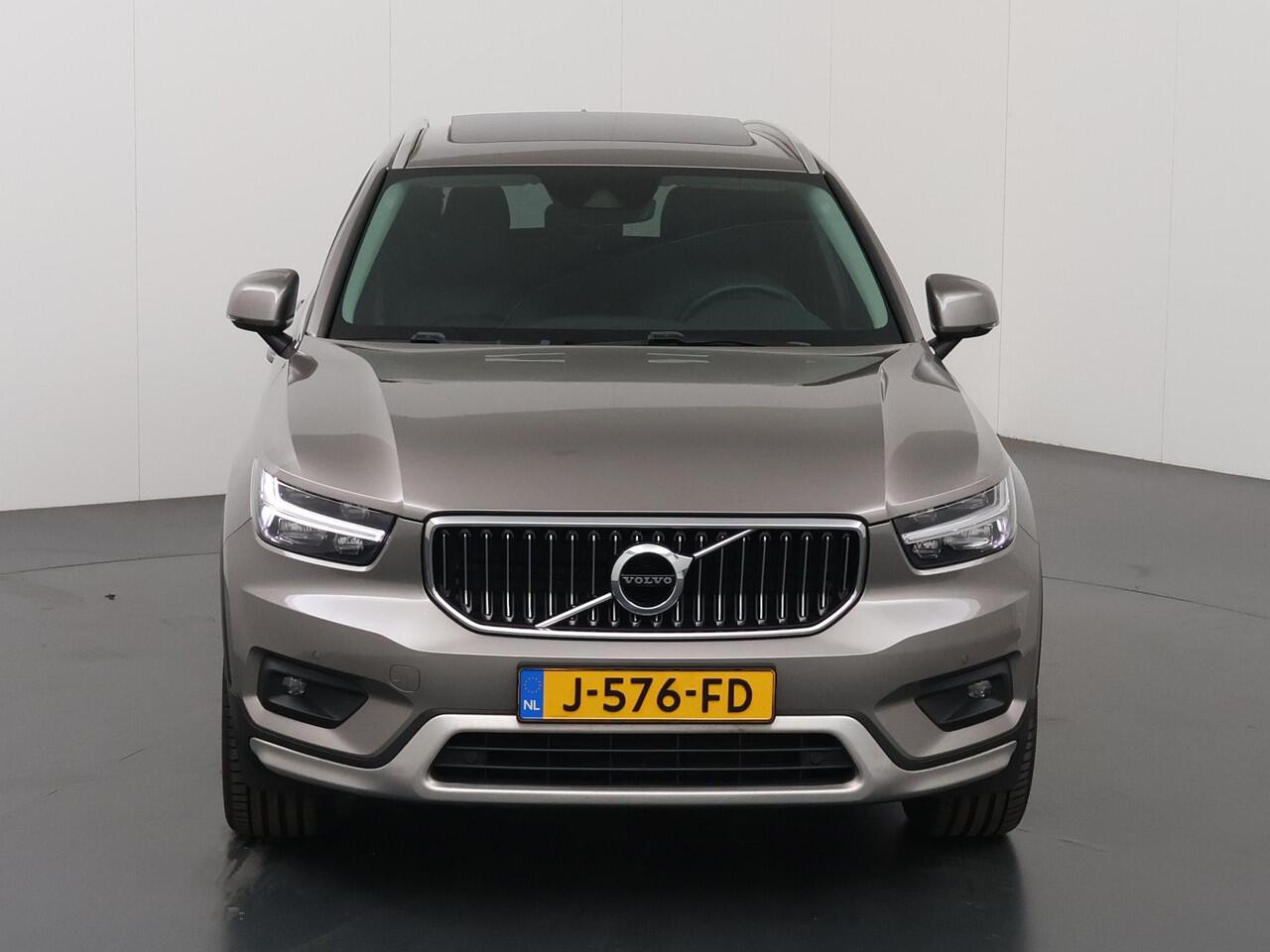 Volvo XC40 1.5 T5 Recharge Inscription | Schuifdak | Lederen bekleding | Memory stoelen | Adaptive cruise control | BLIS | Comfortstoelen | Navigatie | DAB | Apple Carplay/Android Auto | Stoel/stuur verwarming | Camera |