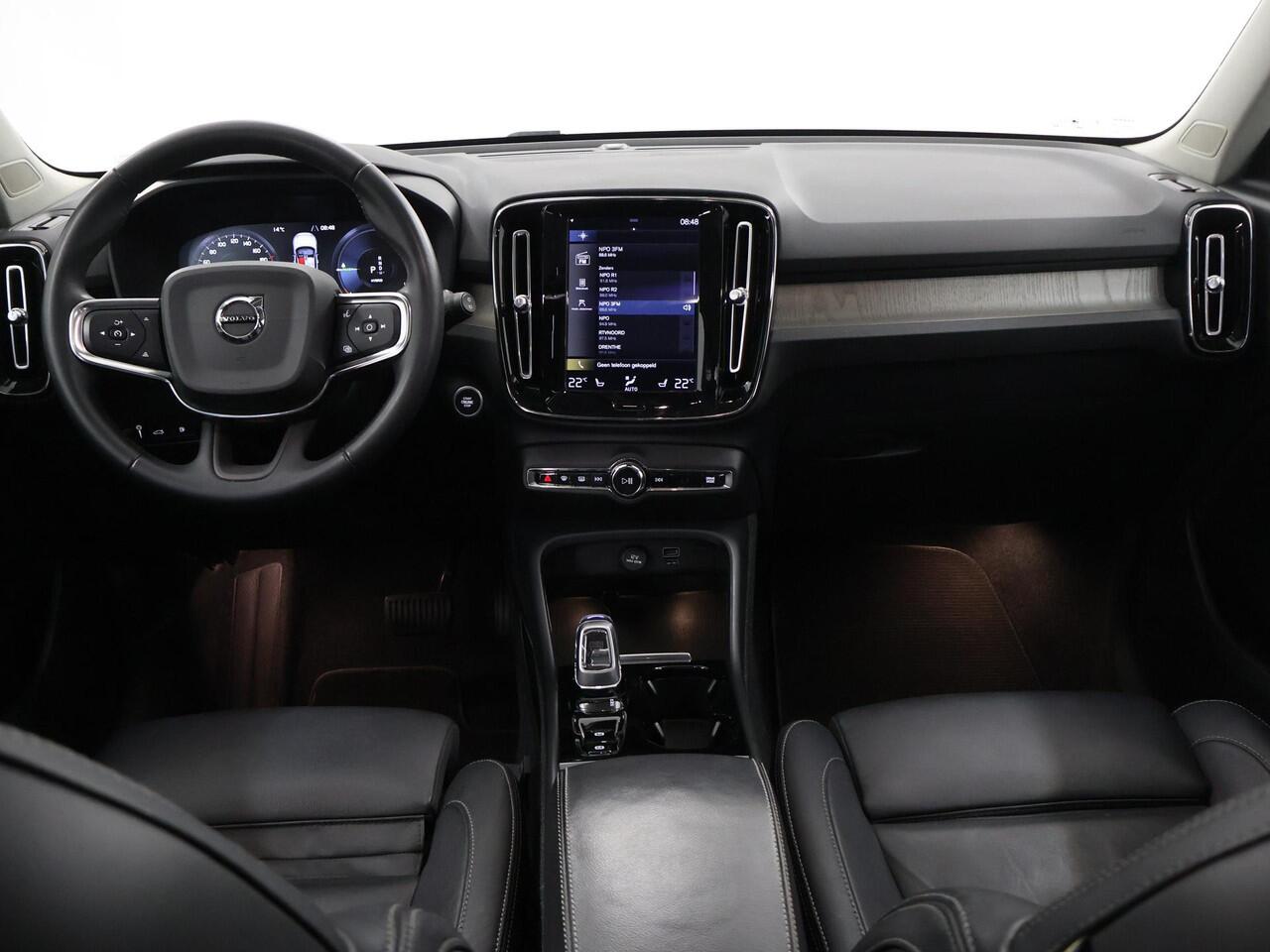 Volvo XC40 1.5 T5 Recharge Inscription | Schuifdak | Lederen bekleding | Memory stoelen | Adaptive cruise control | BLIS | Comfortstoelen | Navigatie | DAB | Apple Carplay/Android Auto | Stoel/stuur verwarming | Camera |