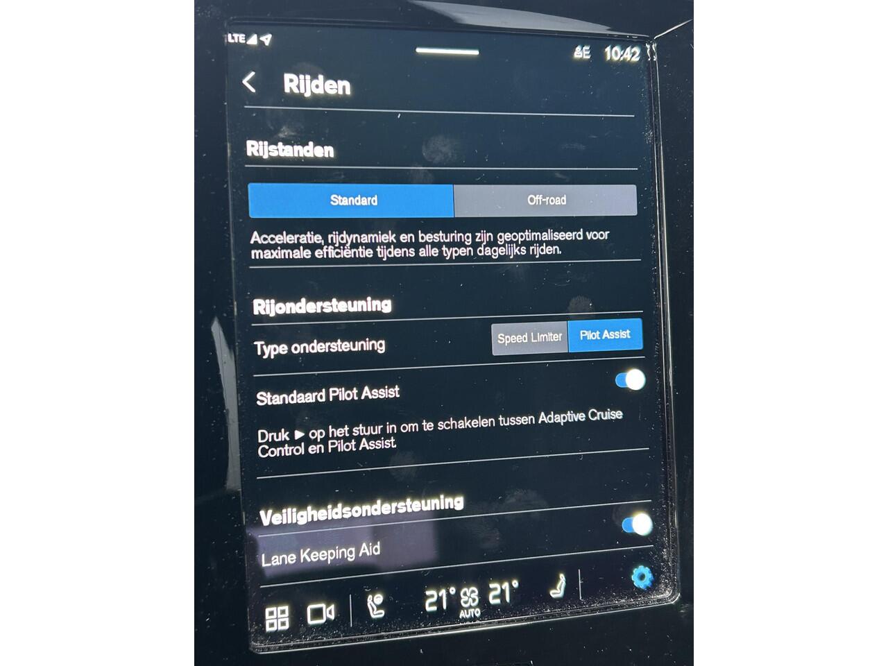 Volvo XC40 Recharge P8 AWD R-Design intellisafe/ Climate line/ Park assist