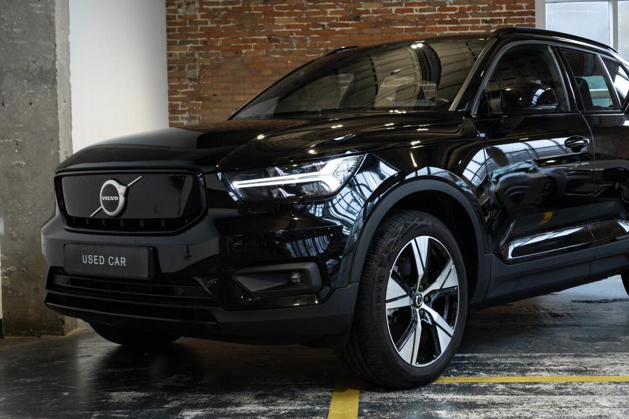 Volvo XC40 Recharge P8 AWD R-Design |Adaptieve Cruise Controle| Blind spot|| Verwarmbare Voorstoelen| Verwarmbaar Stuurwiel