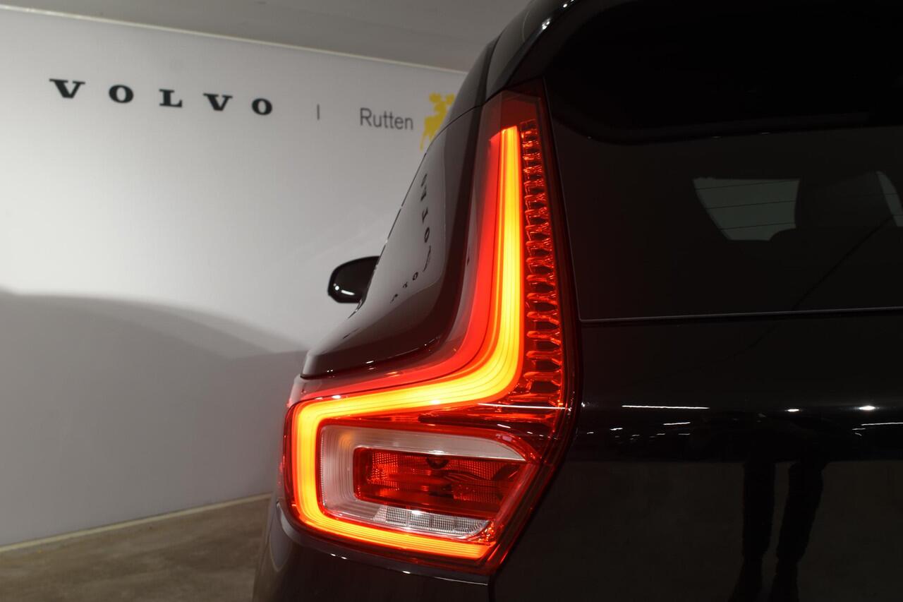 Volvo XC40 T2 129PK Automaat R-Design / Navigatie / Parkeersensoren / Adaptieve Cruise control / R-Design leder-Nubuck bekl. / Dodehoeksensor / Extra getint glas / All season banden