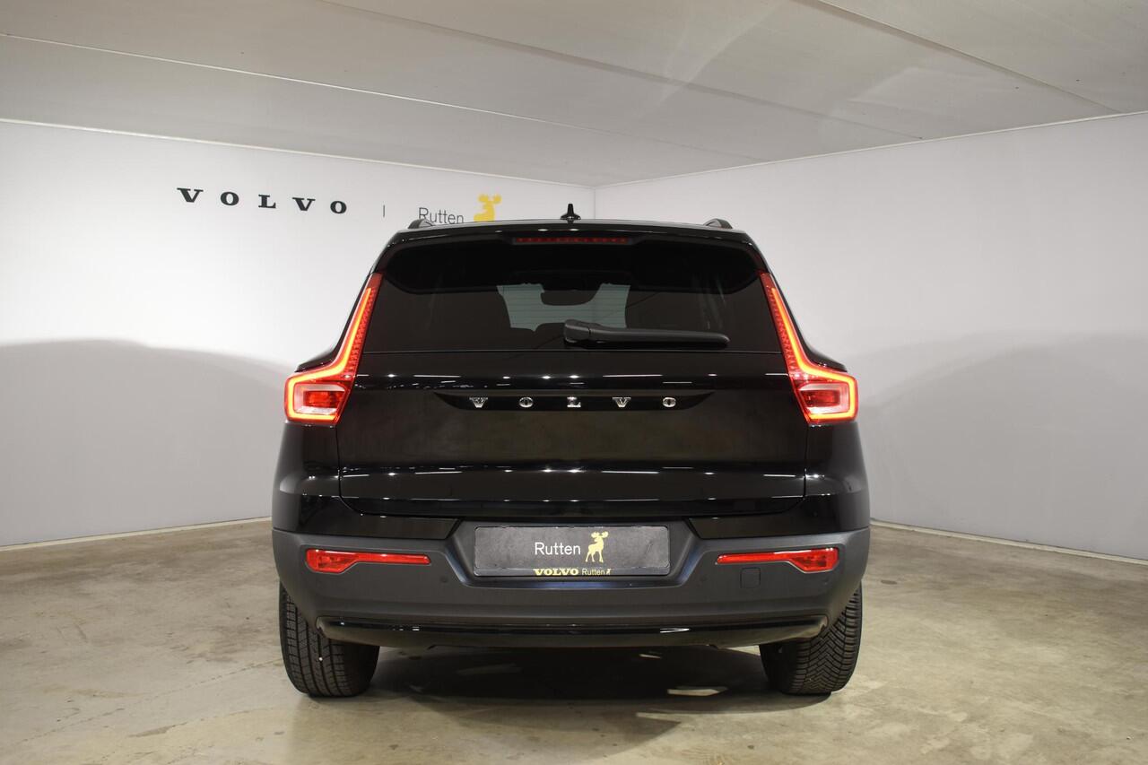 Volvo XC40 T2 129PK Automaat R-Design / Navigatie / Parkeersensoren / Adaptieve Cruise control / R-Design leder-Nubuck bekl. / Dodehoeksensor / Extra getint glas / All season banden