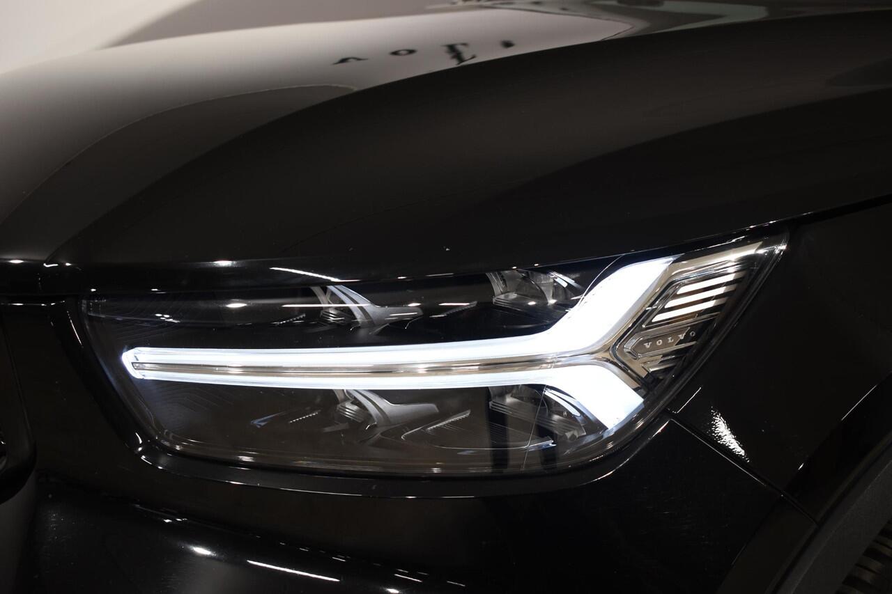 Volvo XC40 T2 129PK Automaat R-Design / Navigatie / Parkeersensoren / Adaptieve Cruise control / R-Design leder-Nubuck bekl. / Dodehoeksensor / Extra getint glas / All season banden