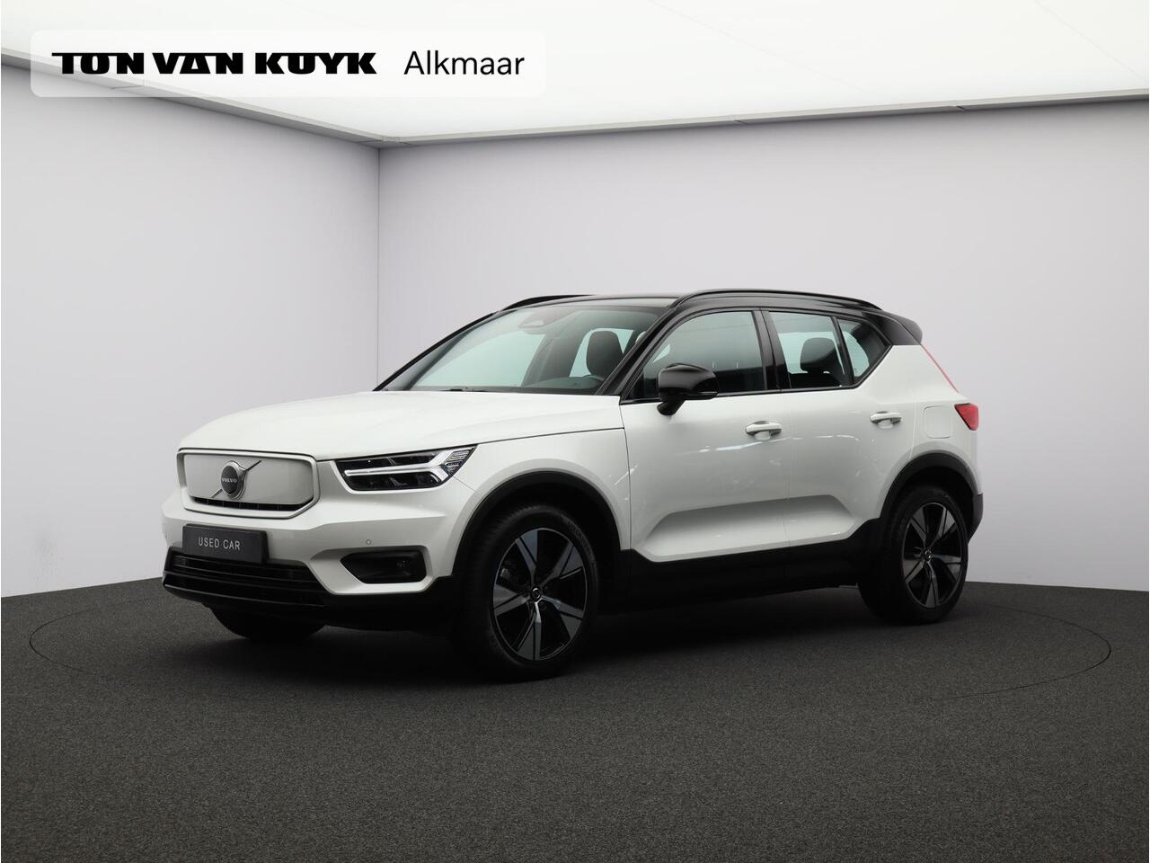 Volvo XC40 Recharge P8 AWD R-Design 93% SOH / Trekhaak / Elektr. bed. stoelen / Stuur+stoelverwarming / Keyless / Adaptive Cruise / Pilot Assist /
