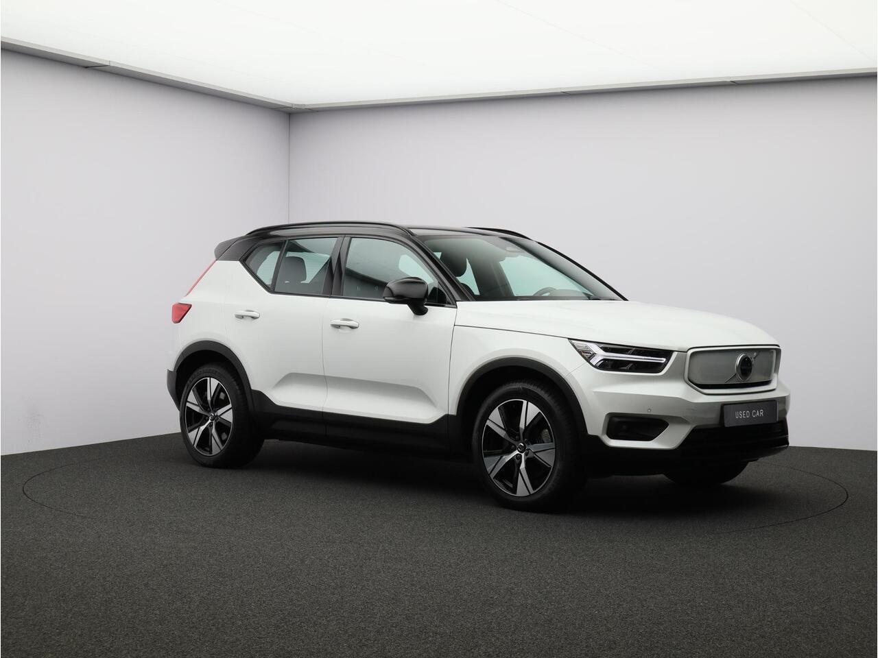 Volvo XC40 Recharge P8 AWD R-Design 93% SOH / Trekhaak / Elektr. bed. stoelen / Stuur+stoelverwarming / Keyless / Adaptive Cruise / Pilot Assist /