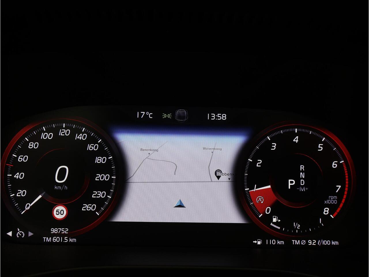 Volvo XC40 T3 Automaat R-Design / Trekhaak / Pan. dak / 360 camera/ Ext. styling / Privacy glass / CarPlay