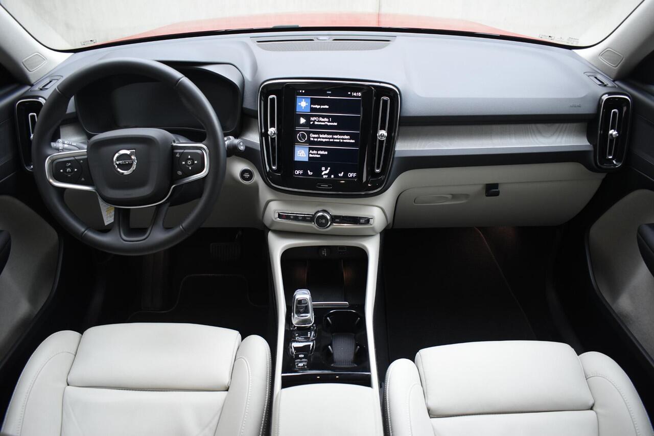 Volvo XC40 T5 262PK Automaat Recharge Inscription Navigatie / 360 Camera / Leren bekleding Blond / Adaptieve Cruise Control / Stuur & Stoelverwarming / Elektr. Achterklep / 19" Velgen