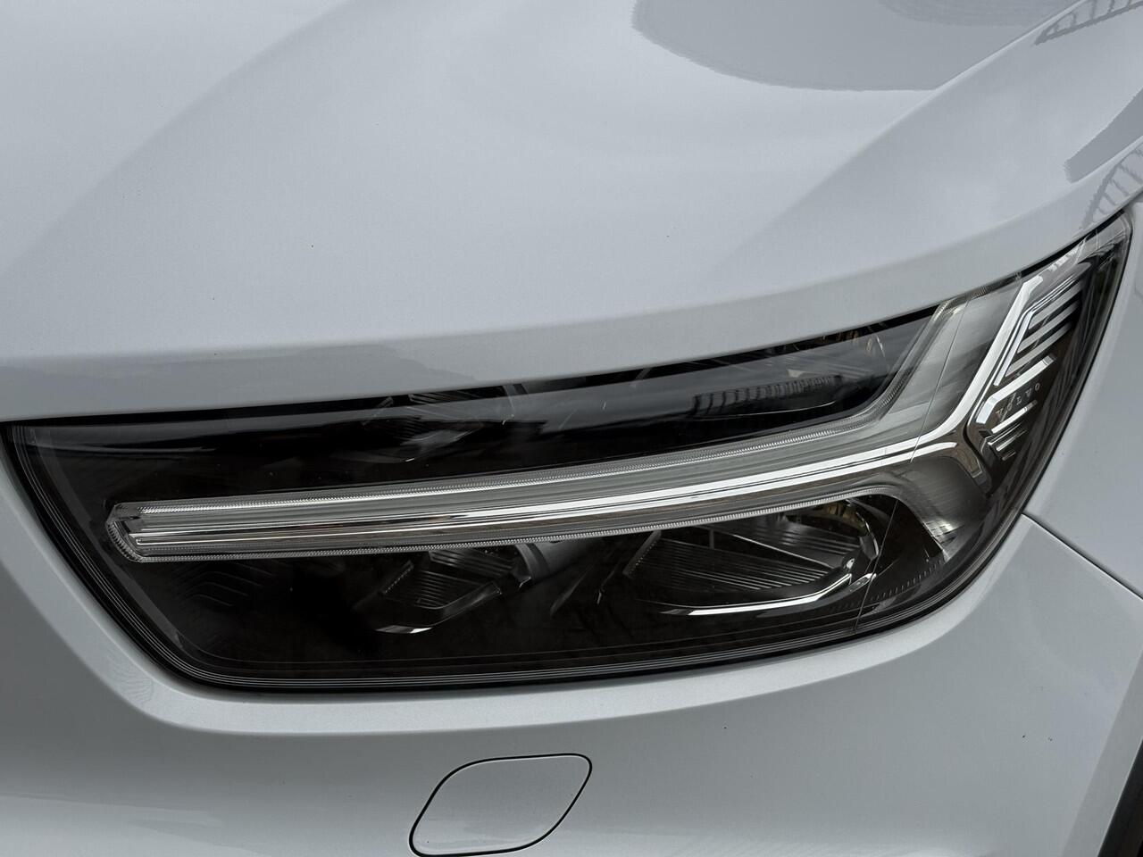 Volvo XC40 Recharge P8 AWD 78 kWh R-Design | Blis | Adaptieve cruise controle | Memory | Camera | Warmte Pomp | Stoel + Stuur verwarming |