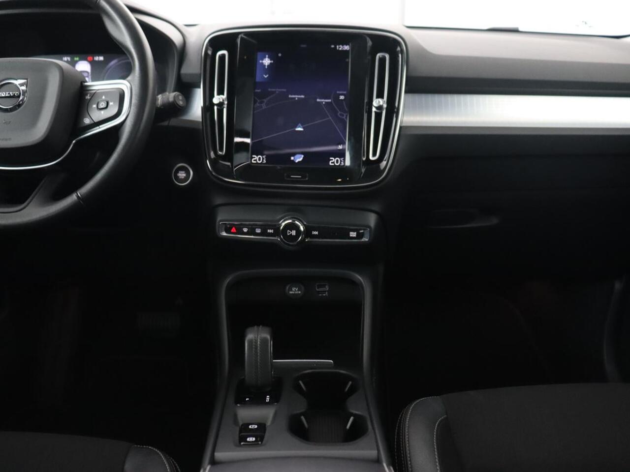 Volvo XC40 1.5 T5 Recharge Business Pro | Panoramadak | Adaptive cruise | Camera | Carplay | Half leder | Navigatie | Full LED | PHEV | Plug In