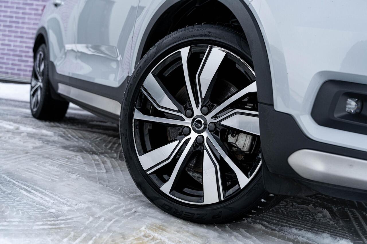 Volvo XC40 Recharge P8 AWD 78 kWh R-Design | Stoel- / Stuurverwarming | Panoramadak | 360 Camera | Harman Kardon Audio | Dodehoekdetectie | Adaptive Cruise Control | Keyless Entry |