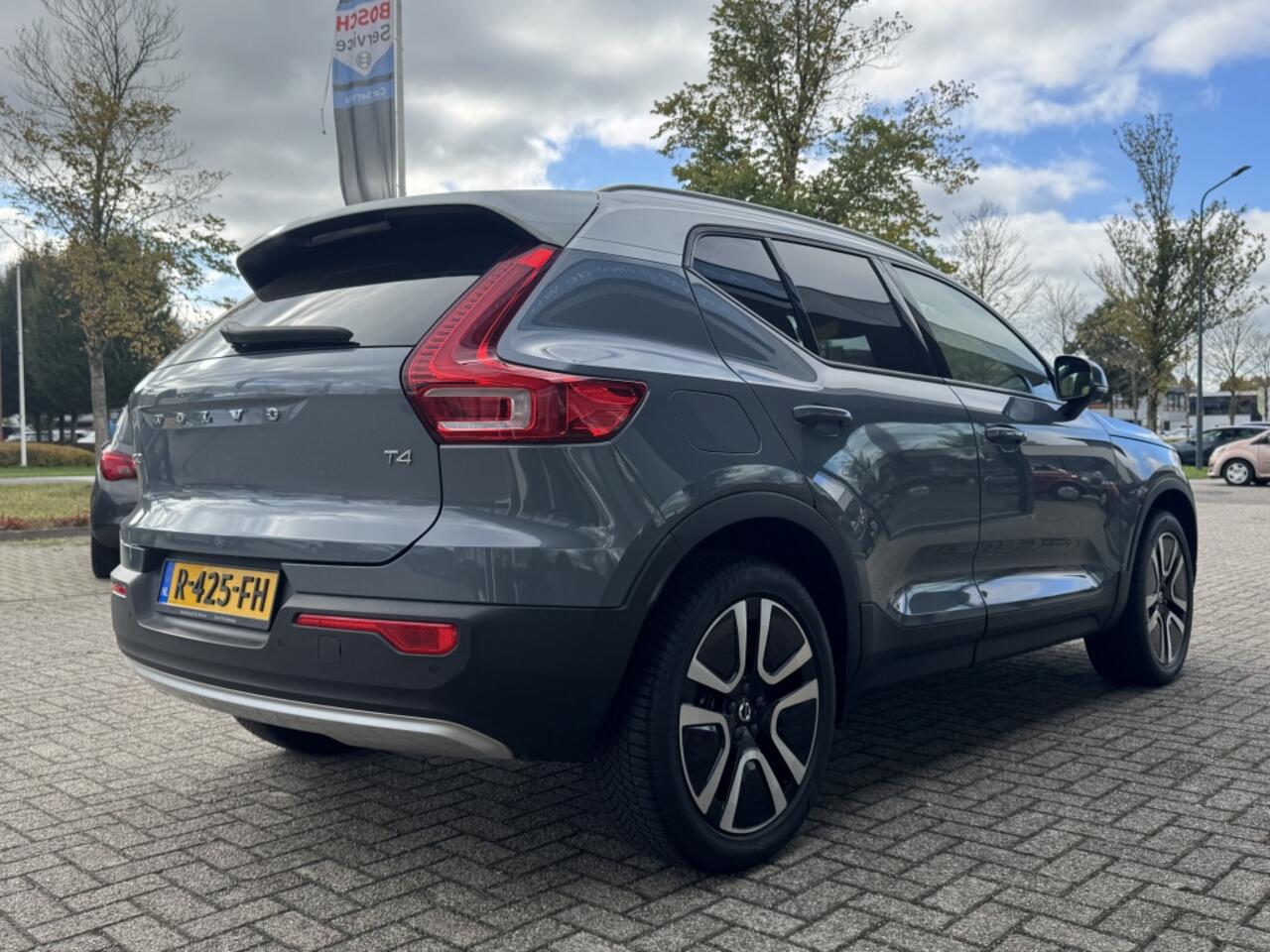 Volvo XC40 2.0 T4 Momentum | Trekhaak | CarPlay | Keyless | Leder