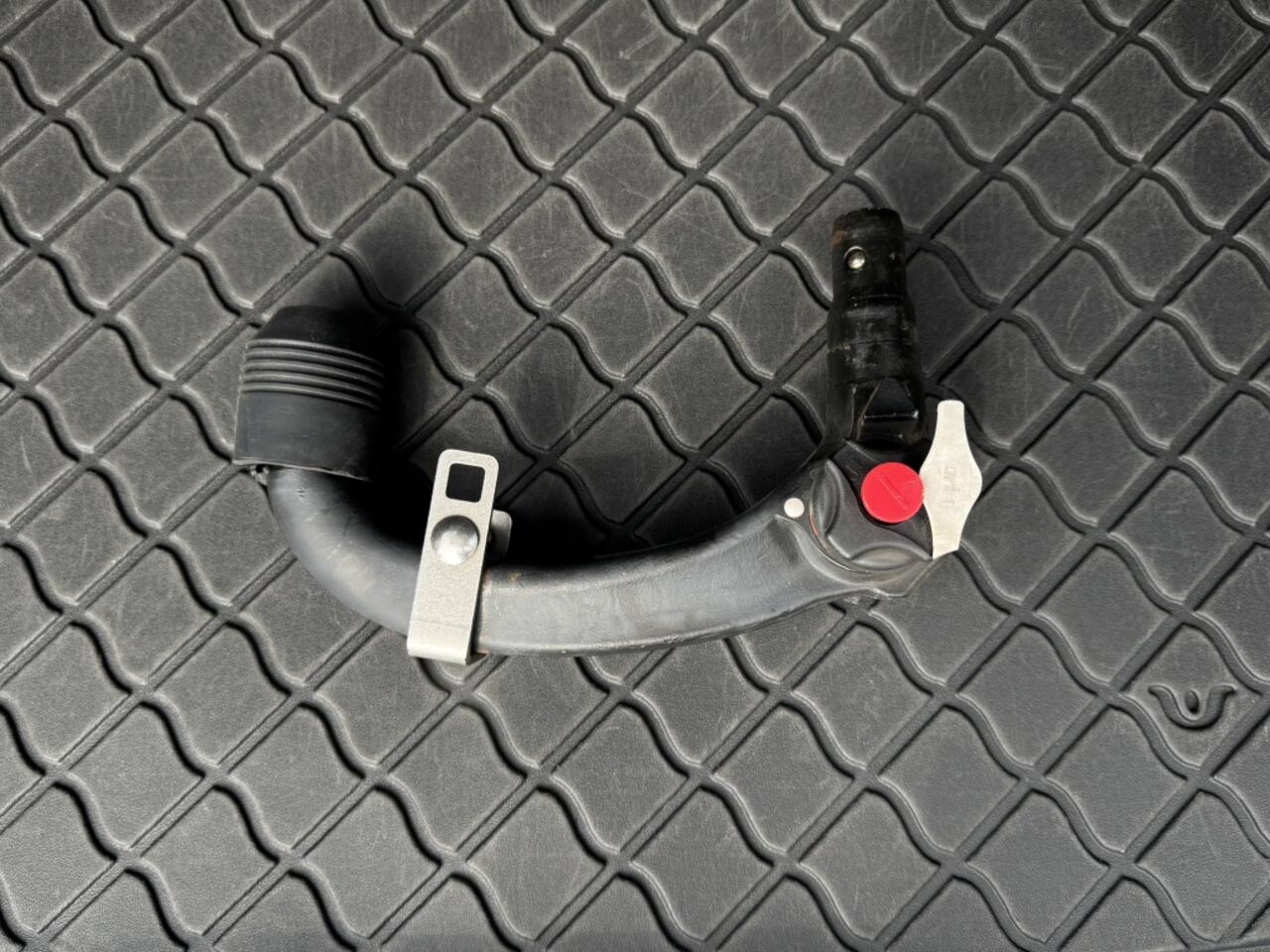 Volvo XC40 2.0 T4 Momentum | Trekhaak | CarPlay | Keyless | Leder