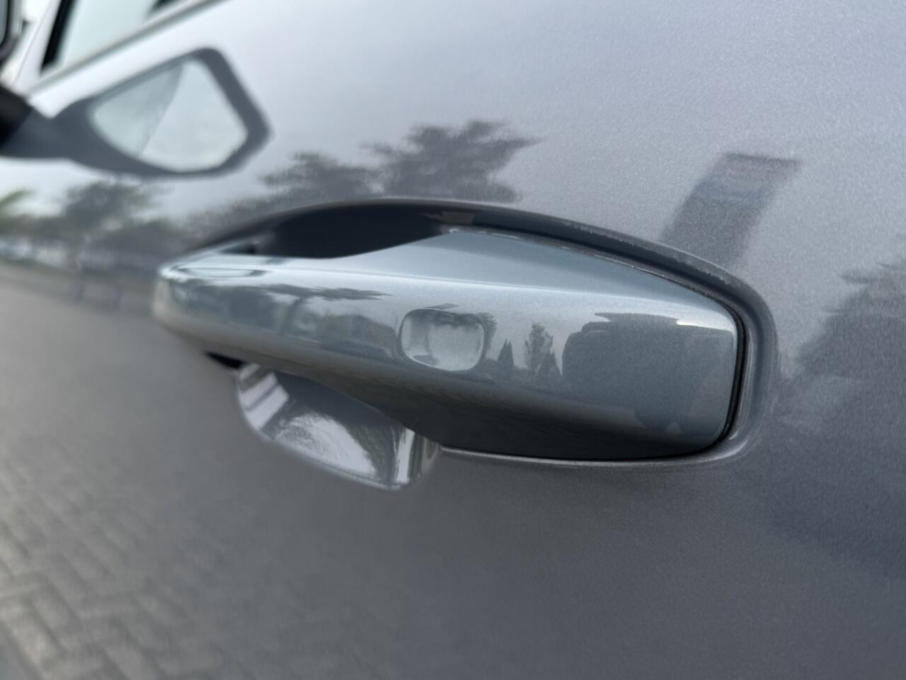 Volvo XC40 2.0 T4 Momentum | Trekhaak | CarPlay | Keyless | Leder