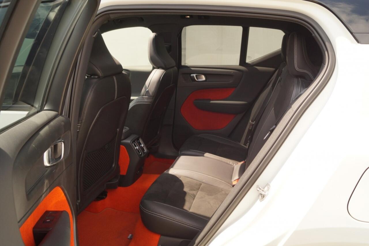 Volvo XC40 Recharge P8 AWD R-Design -PANO-NAVI-ECC-