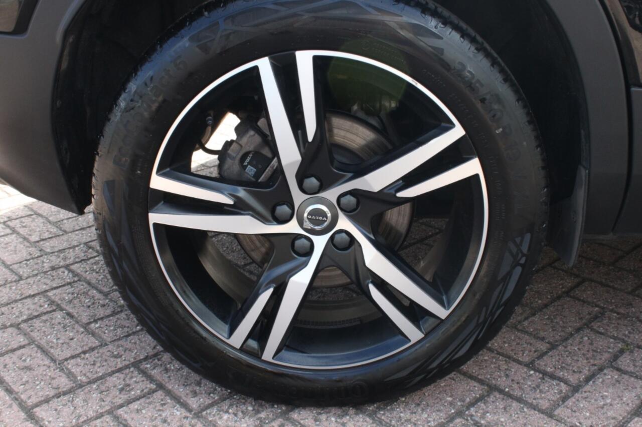 Volvo XC40 1.5 T5 TE R-Design, panoramadak, Harman Kardon, 262pk