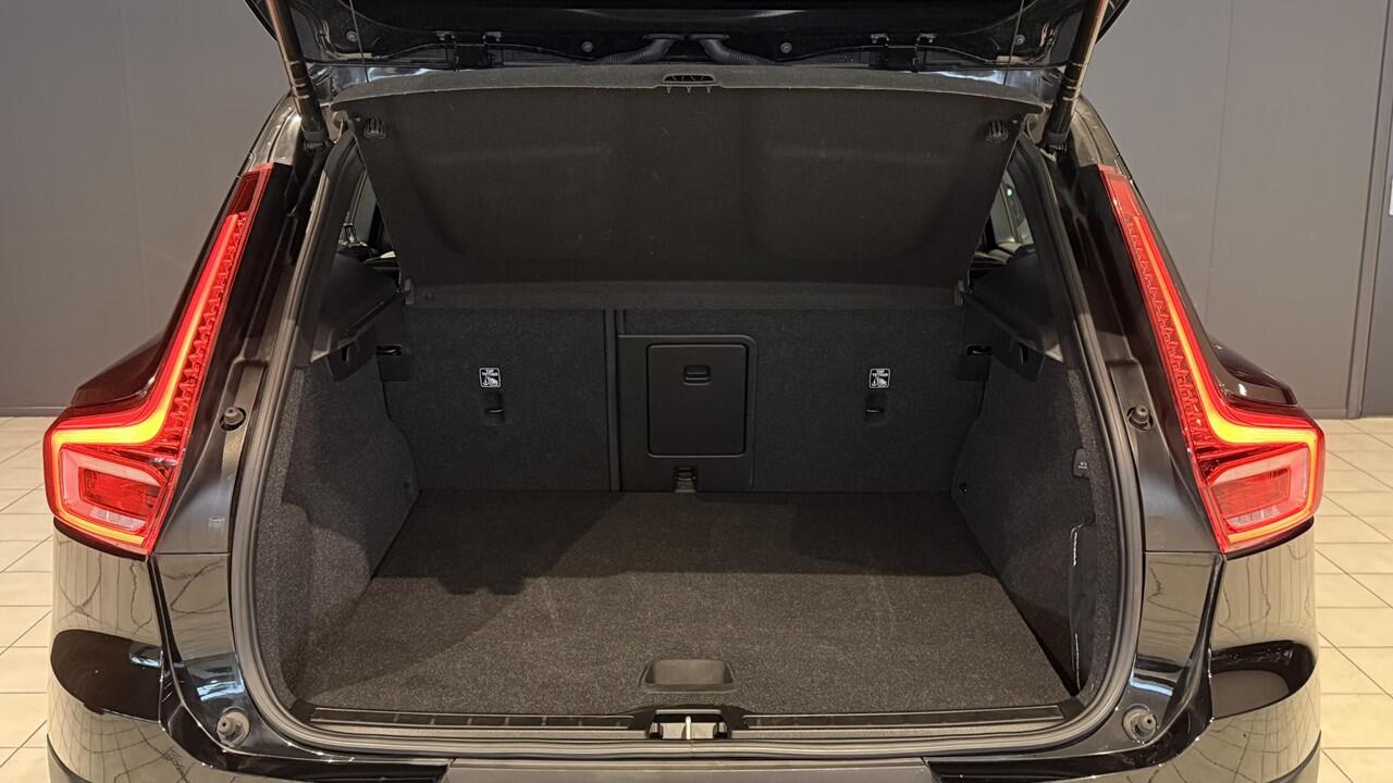 Volvo XC40 Recharge P8 AWD R-Design 408pk + MEMORY / CAMERA / STOEL+STUURVERWARMING