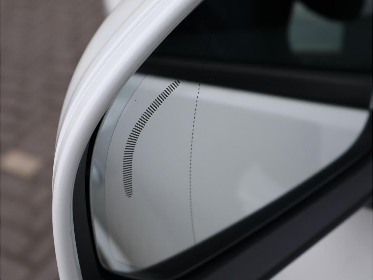 Volvo XC40 T3 AUT Business Pro | IntelliSafe Assist & Surround | Park Assist Camera achter