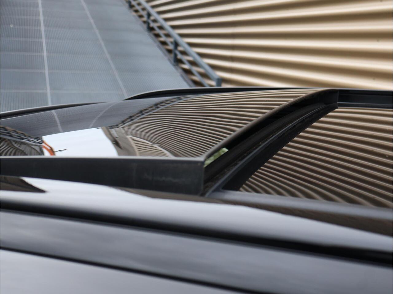 Volvo XC40 P8 AWD R-Design | Harman Kardon | 360º camera | Schuif-/kanteldak | Elektrisch verstelbare voorstoelen