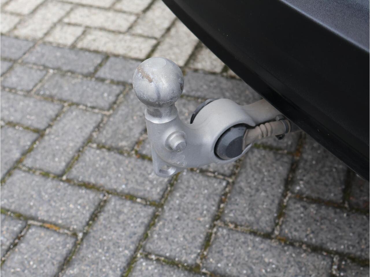 Volvo XC40 P8 AWD R-Design | Harman Kardon | 360º camera | Schuif-/kanteldak | Elektrisch verstelbare voorstoelen