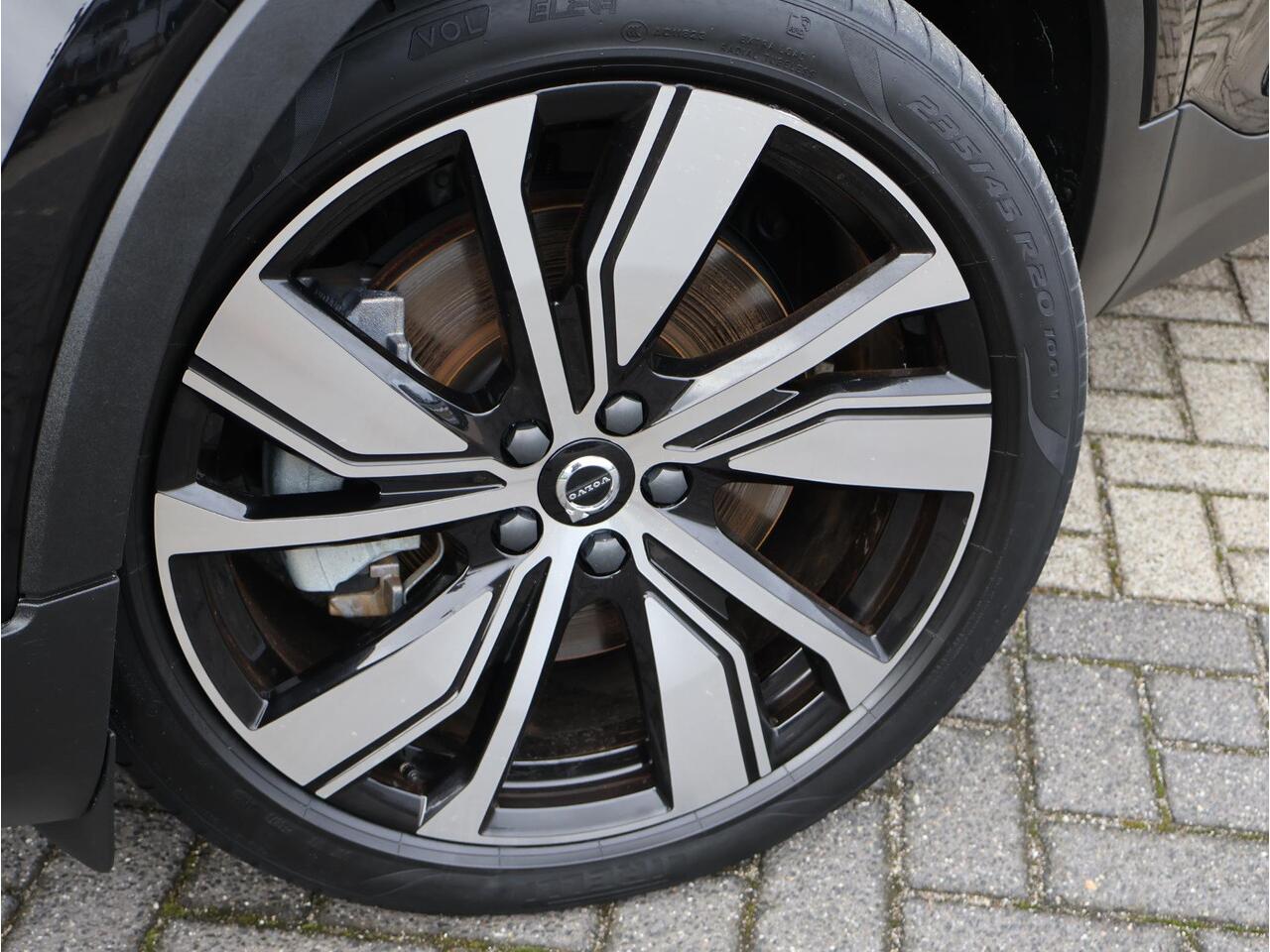 Volvo XC40 P8 AWD R-Design | Harman Kardon | 360º camera | Schuif-/kanteldak | Elektrisch verstelbare voorstoelen